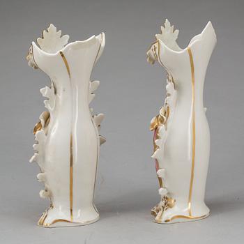 VASER/BORDSLAMPOR, ett par, nyrokoko, 1800-talets slut.