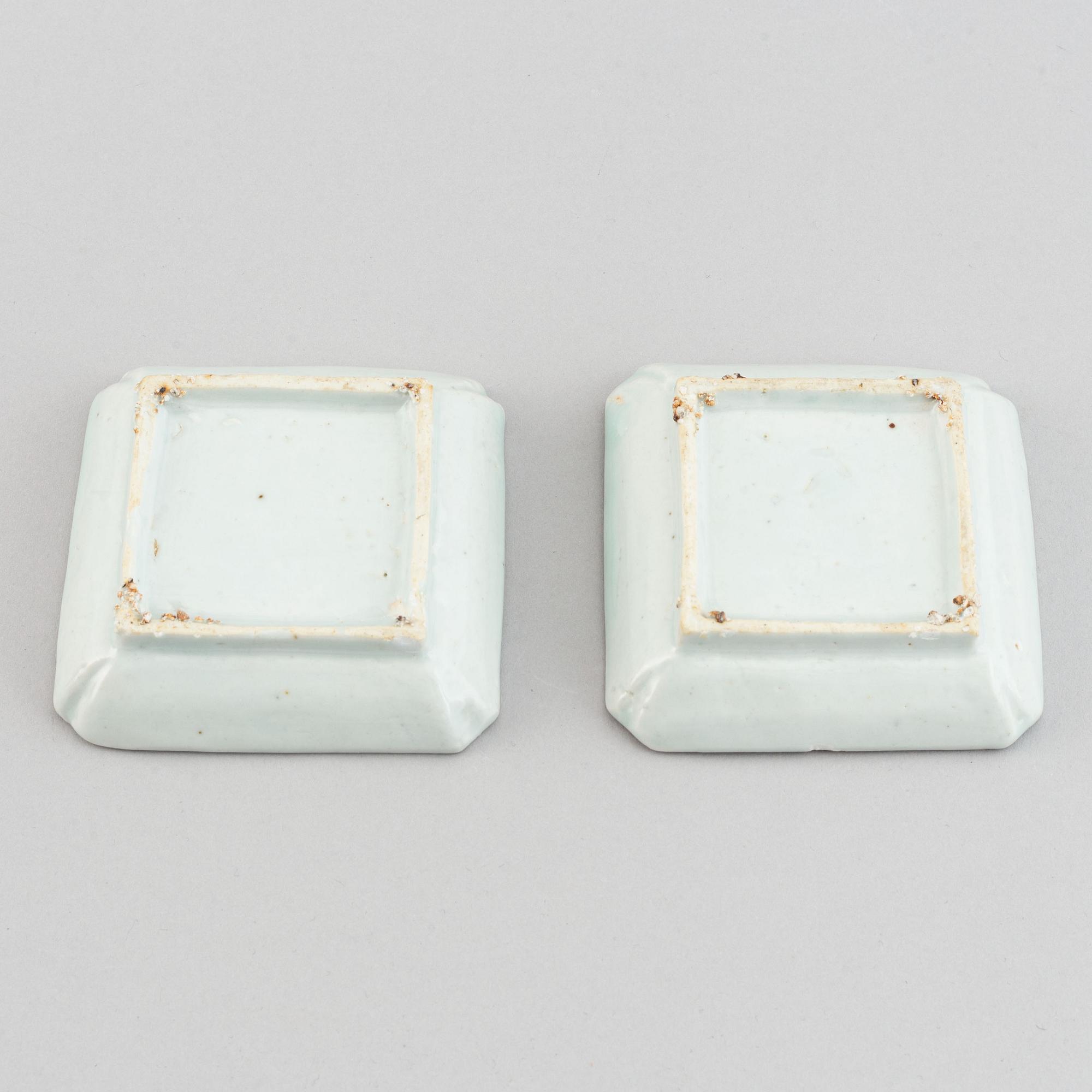 Kruka, ask med lock, samt två fat, porslin. Mingdynastin (1368-1644).