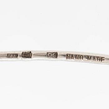 Eila Minkkinen, kaulakoru, karhu, sterlinghopea, 2017.