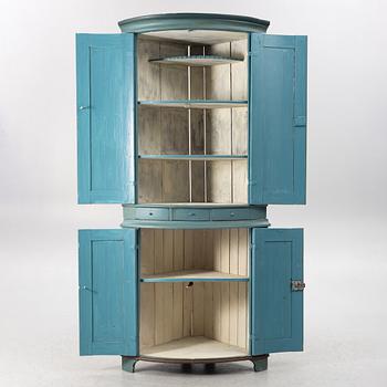 Corner cabinet, 18th/19th century.