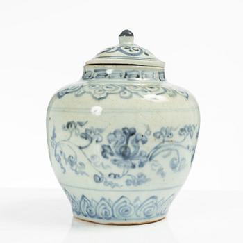 A Chinese blue and white porcelain jar, Ming dynasty (1368-1644).