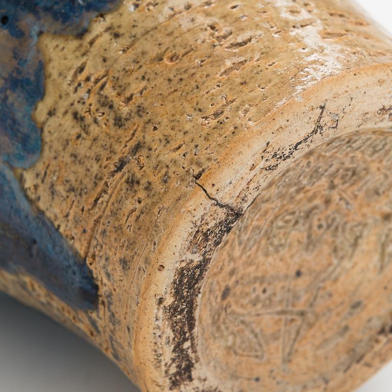 Aune Siimes, A stoneware vase. SIgned AS Arabia 1943.