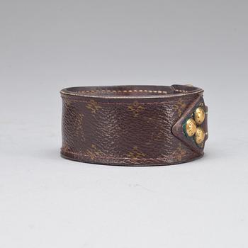 ARMBAND, Louis Vuitton, Paris.