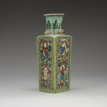 A famille verte bisquit vase, late Qing dynasty (1644-1912).