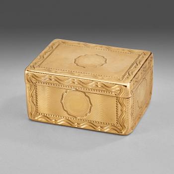1060. A French 18th century gold snuff-box.