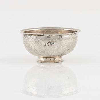 Tumlare med mynt, silver, 1700-tal, sannolikt Norge.