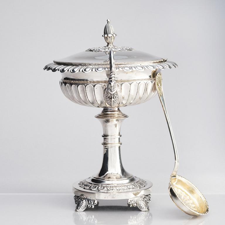 A Swedish Empire silver sugarbowl with lid and sprinkle spoon, mark of Gustaf Möllenborg, Stockholm 1834.