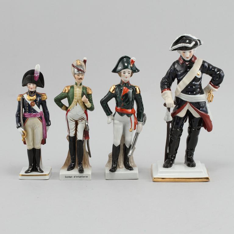 FIGURINER, 4 st. porslin, 1900-talets andra hälft.
