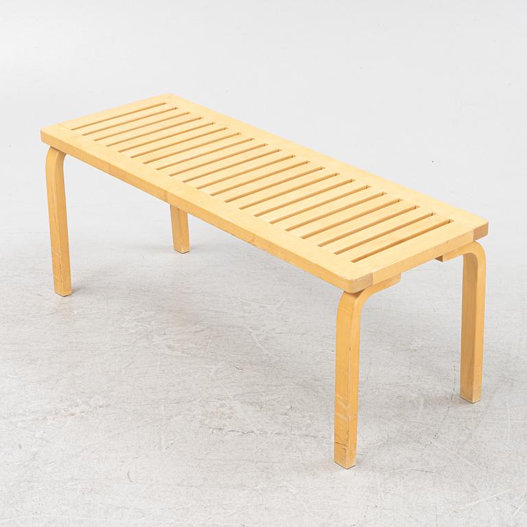 Alvar Aalto, bänk, modell 153A, Artek, Finland.