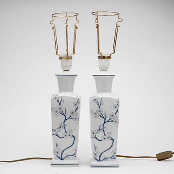 BORDSLAMPOR, ett par, porslin, Porcelaine de Paris, 1900-talets slut.