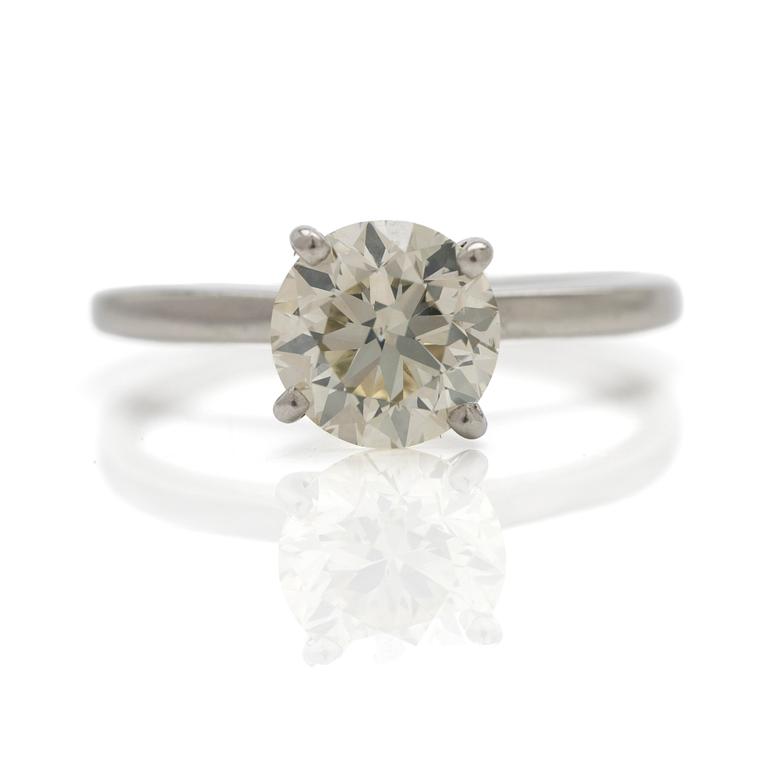 Solitaire ring in 950 platinum with a round brilliant-cut diamond, GIA certified, Van Bruun.