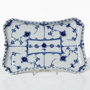 Royal Copenhagen, a set of five porcelain service pieces, 'Musselmalet' / 'Blue Fluted, Denmark.