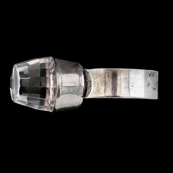 RING, silver och fasettslipad sten, 1900-talets andra hälft. Total vikt ca 7 g.
