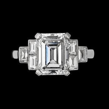 999. An emerald cut diamond ring, 3.11 cts. Quality app. H/VVS-VS.
