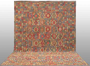 A kilim carpet, oriental, around 482 x 343 cm.