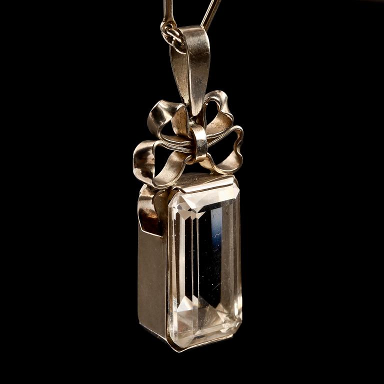 HÄNGSMYCKE, silver och bergkristall, Stigbert, Stockholm, 1947.