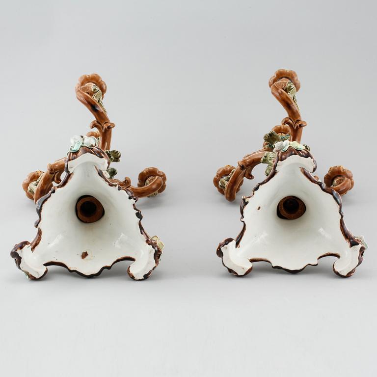 KANDELABRAR, ett par, majolika, Rörstrand, 1800-talets slut.