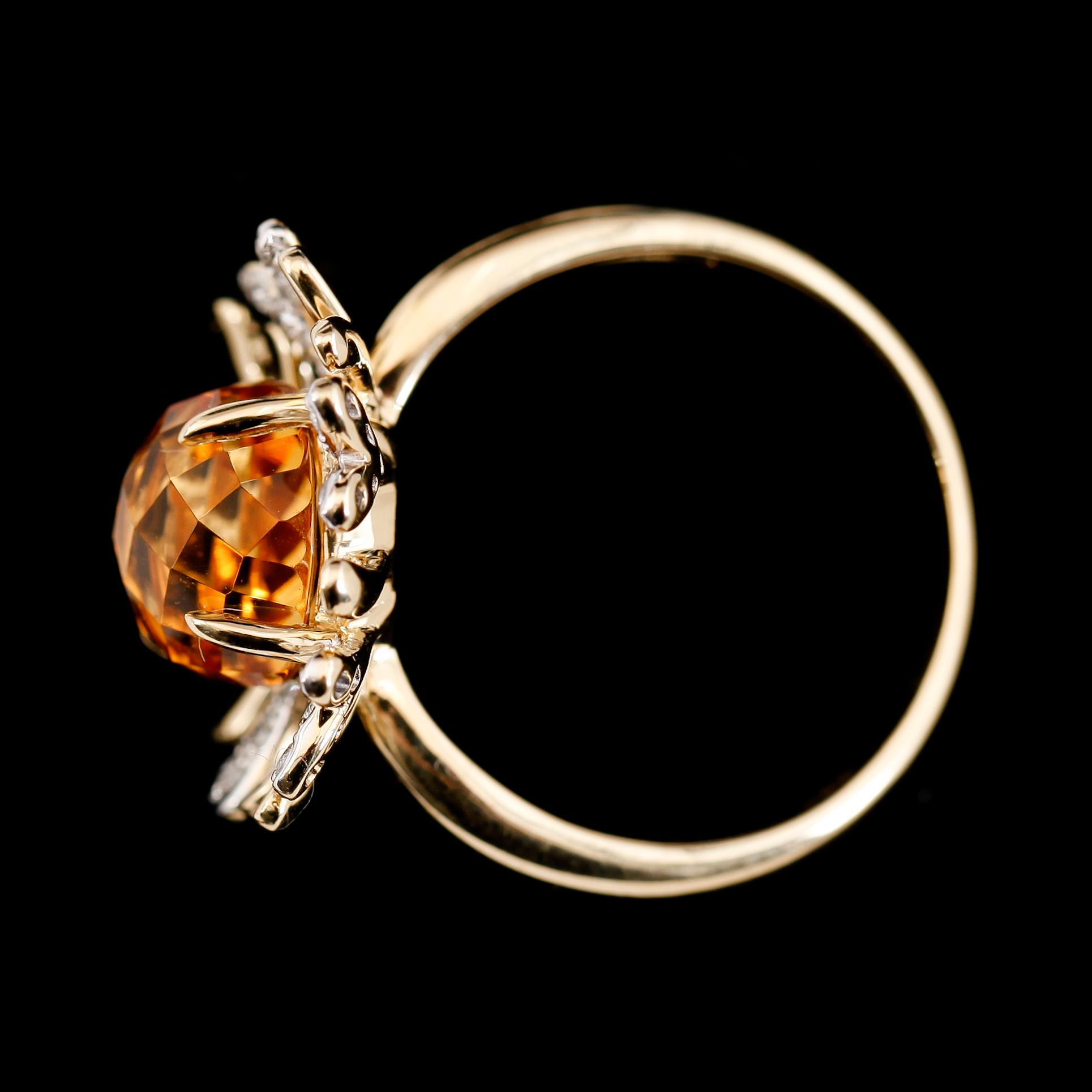 RING, 14K guld, citrin och briljantslipade diamanter. Vikt ca 4 g.