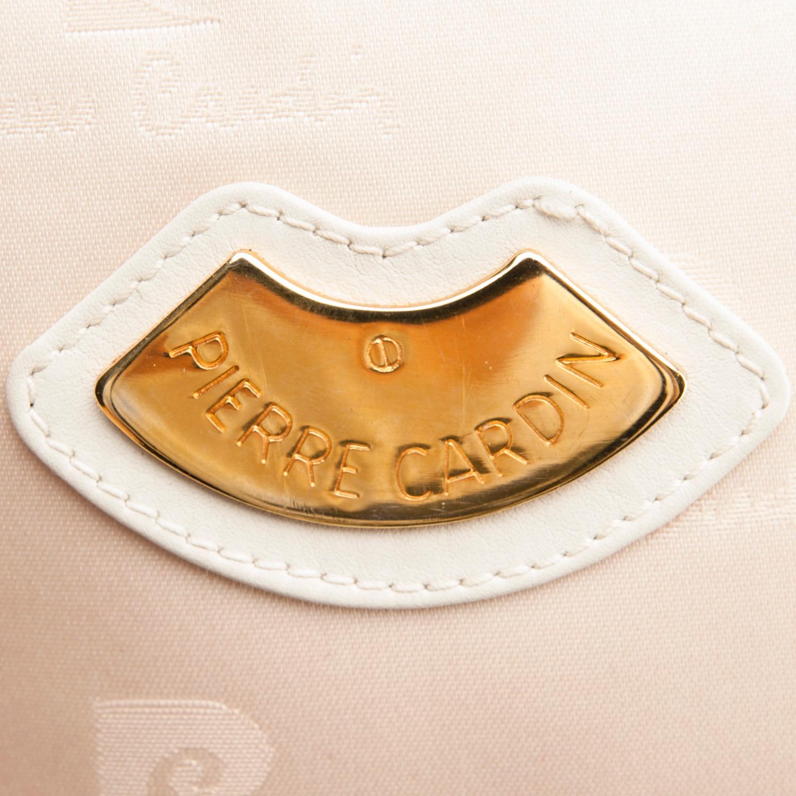 LAUKKU, Pierre Cardin.