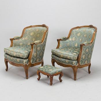 Fåtöljer, ett par och fotpall, 1900-talets mitt.