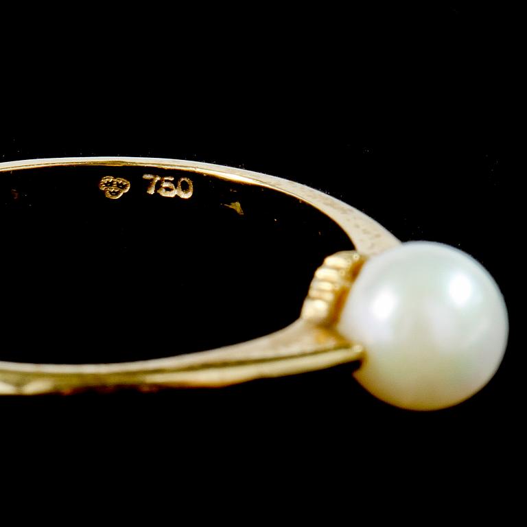 RINGAR, 5 st, 18k guld. En ring med åtta diamanter tot ca 0.08 ct.