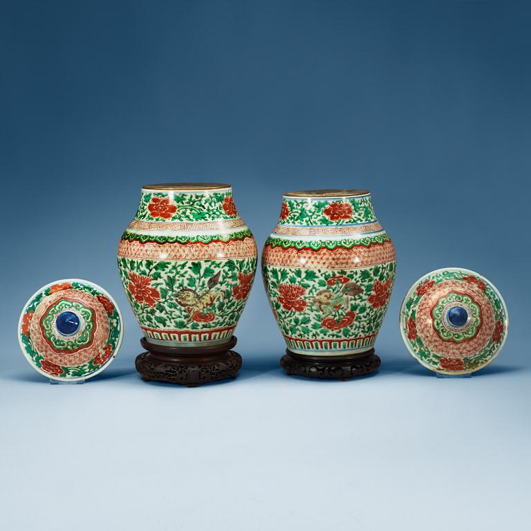 A pair of Transitional wucai jars with covers, 17th Century.