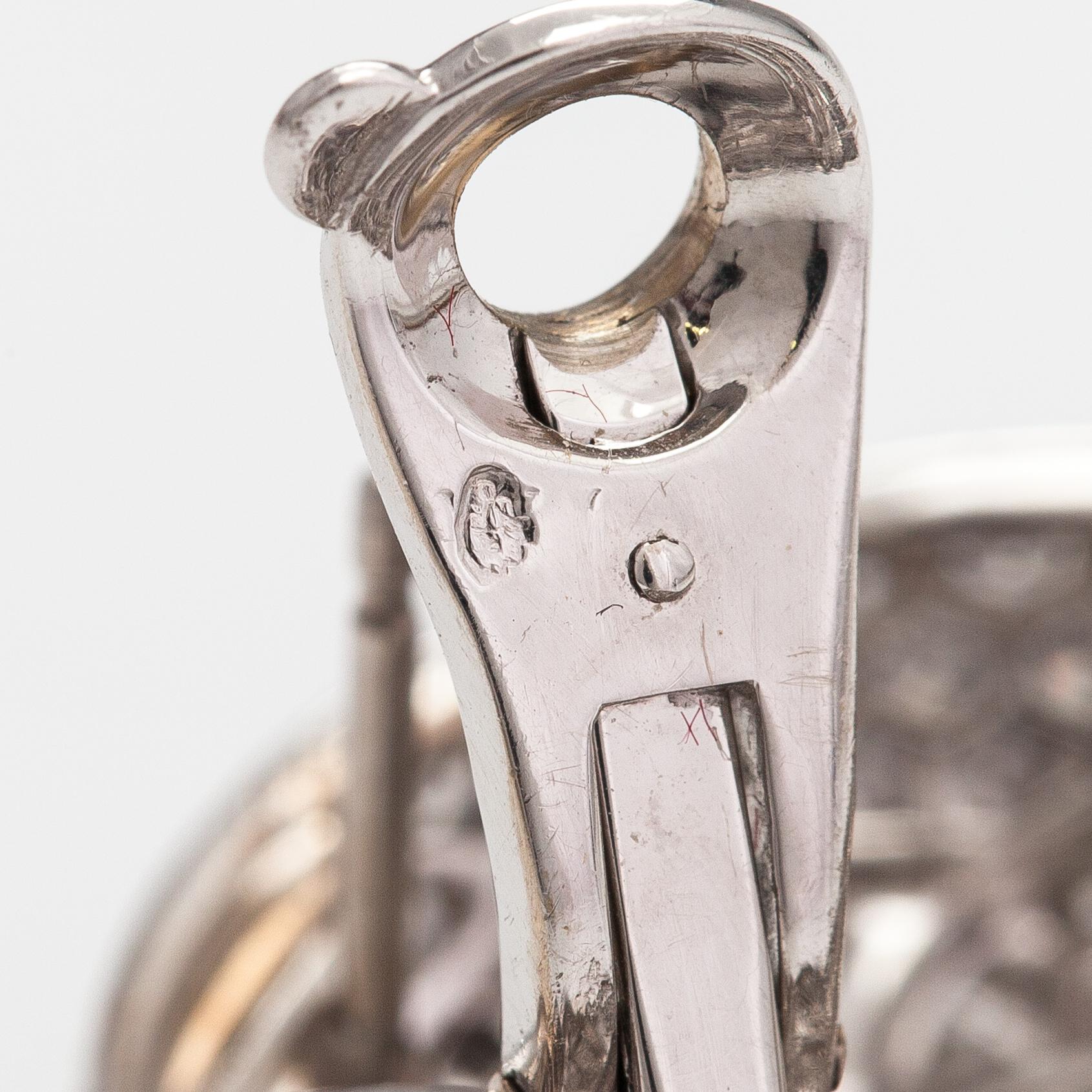 Cartier, Korvakorupari "Habana", 18K valkokultaa, briljanttihiottuja timantteja n. 11.22 ct yht. Merkitty Cartier 842920.