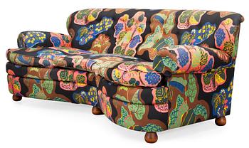 509. A Josef Frank three seated sofa, Svenskt Tenn, model 968.