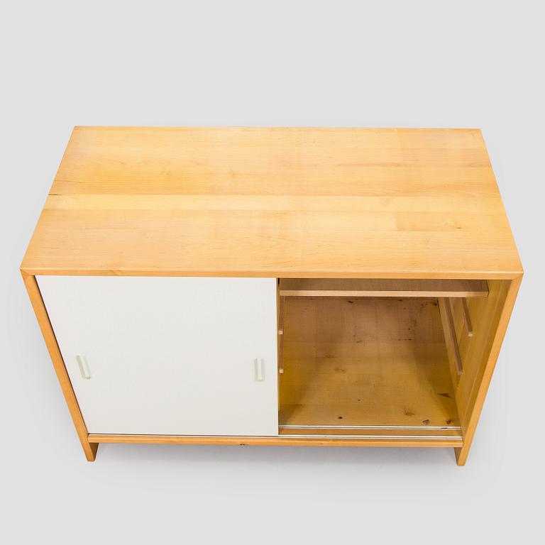 Aino Aalto, kaappi, malli 217, Artek, 1900-luvun loppu.