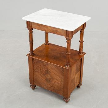 SÄNGBORD/ETAGERE, 1800-talets slut.