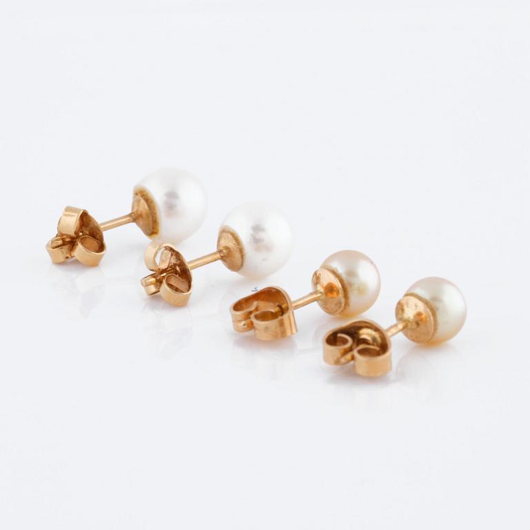 ÖRHÄNGEN, två par, med odlade pärlor. Välgörenhetsauktion Läkare Utan Gränser.