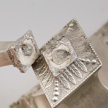 KANDELABRAR, 1 par, tenn, Nils Justelius, Eksjö, 1800-talets första hälft.