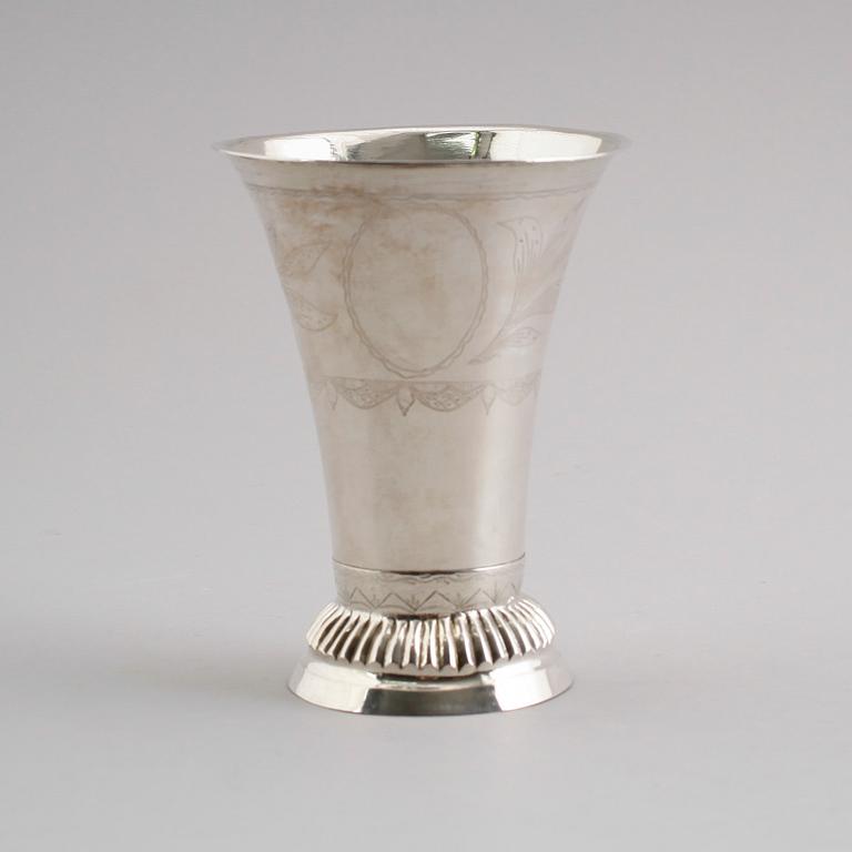 BÄGARE, silver, otydliga svenska stämplar, 1836. Vikt ca 92 gram.