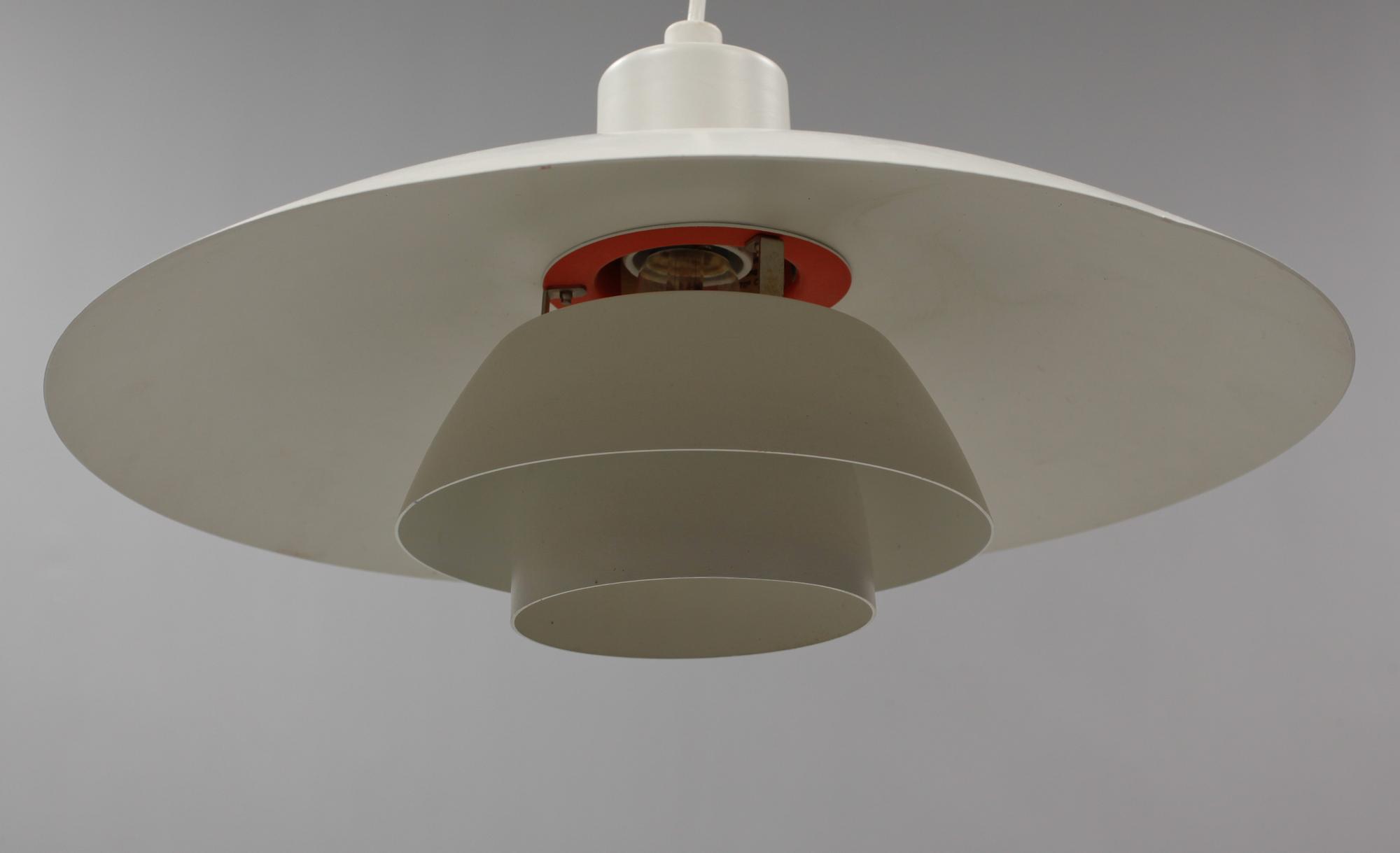 TAKLAMPA, "Ph lampa", Poul Henningsen för Louis Poulsen, Danmark, 1900-talets andra hälft, höjd ca 22 cm.