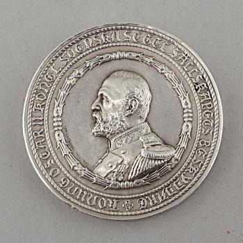 A silver medal and case, case from C G Hallberg in Stockholm 1899.