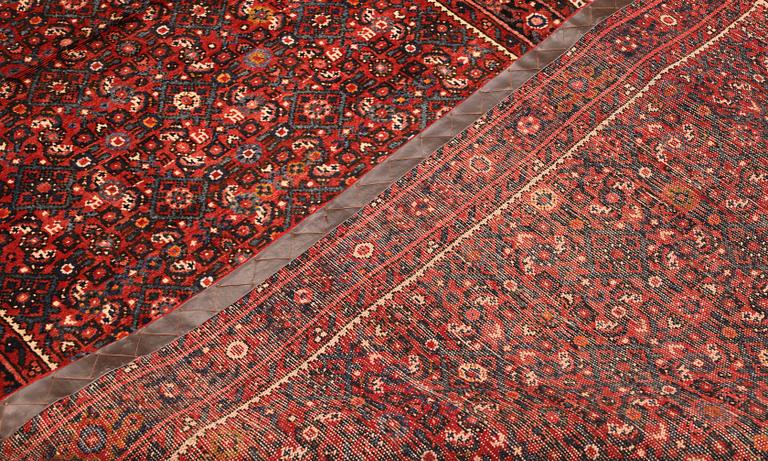 A Hamadan runner, approx. 397 x 112 cm.