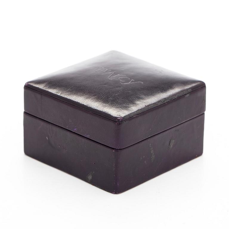 Earrings, diamonds, black stone and pearls.