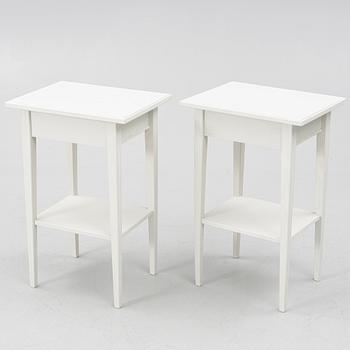 Sängbord, ett par, gustaviansk stil, samtida tillverkning.