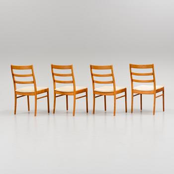 A dining table with 4 chairs from the second half of the 20th century.