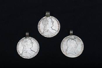 MYNT, silver, 3st,  Österrike-Ungern, 1780 samt 1823. Vikt ca 88 g.