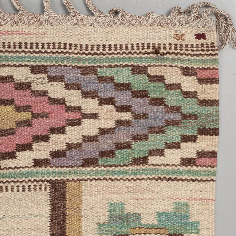 Märta Måås-Fjetterström, CARPET. "Vit botten". Flat weave. 345,5 x 241 cm. Signed AB MMF.