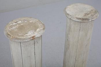 PIEDESTALER, ett par, 1800-tal.