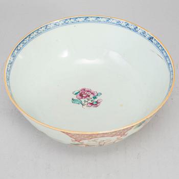 A famille rose bowl, Qing dynasty,  Qianlong (1736-95).