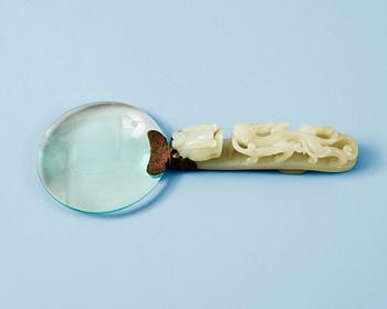 1623. A Chinese archaistic nephrite belt hook, mounted as a magnifying glass.