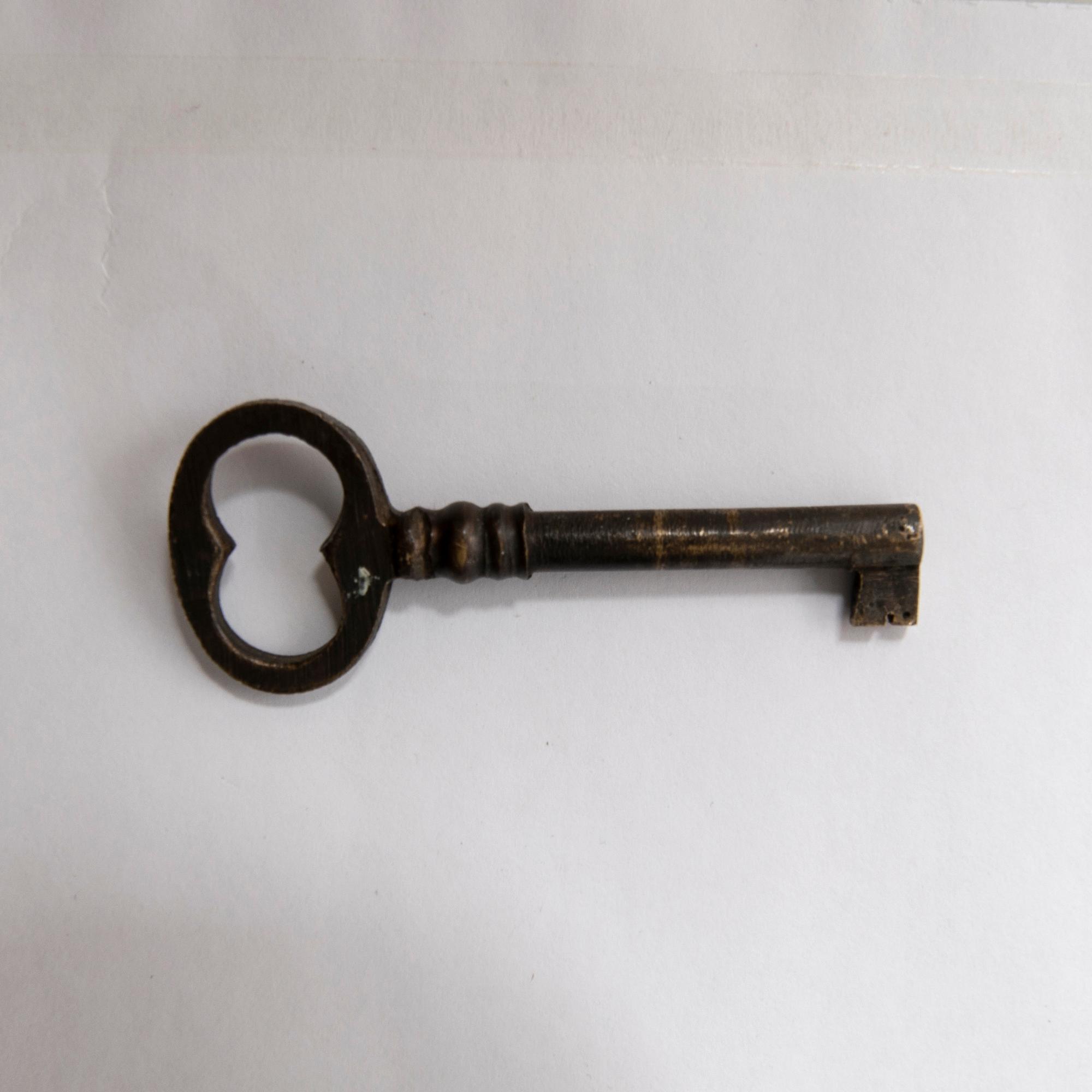 Corner cabinet, Gustavian style, mid/second half of the 20th century.