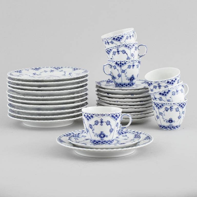 KAFFESERVIS, 18 delar, "Musselmalet", Royal Copenhagen, Danmark, 1900-talets andra hälft.