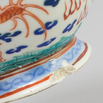 Two chinese famille rose footed dishes. Qing dynasty, Tongzhi mark and period (1862-1874).