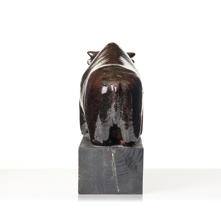 Ulla & Gustav Kraitz, a stoneware sculpture of a bull, Förslöv, Sweden.