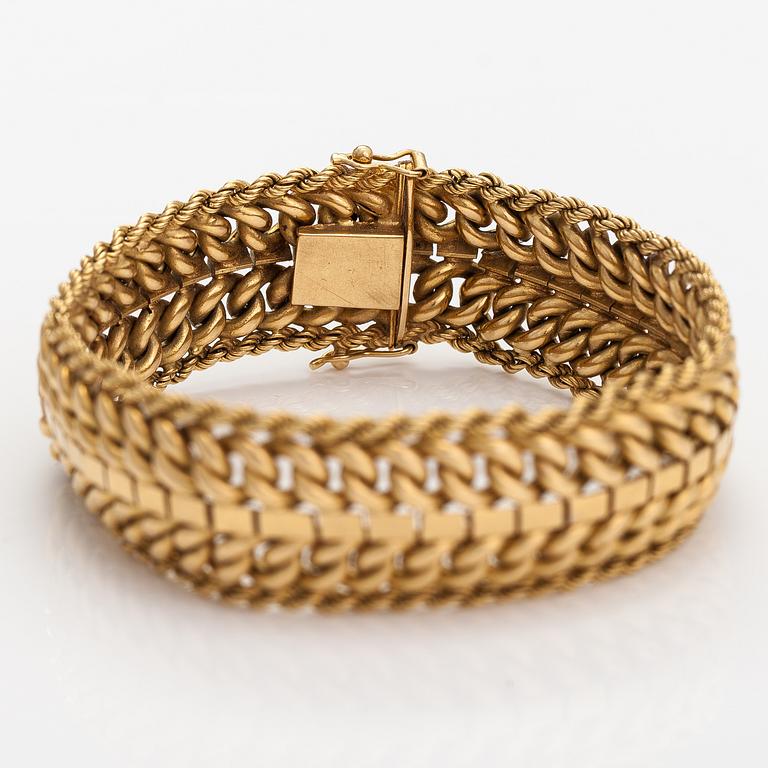 An 18K gold bracelet.