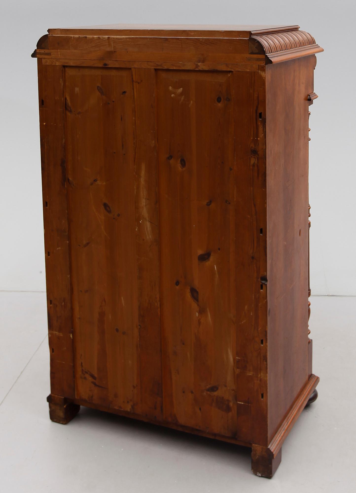 CHIFFONJÉ, nyrenässans, 1800-talets andra hälft.